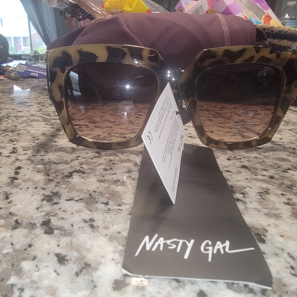 NWT NASTY GAL: I Only Have Eyes For You Oversized Tortoise shell Sunglasses - Picture 4 of 10
